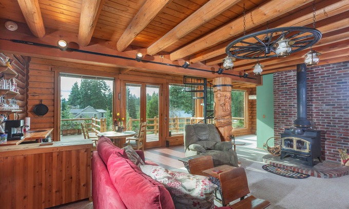 Hood River House | Stunning Mountain Cabin, Great Mountain Views, A/C