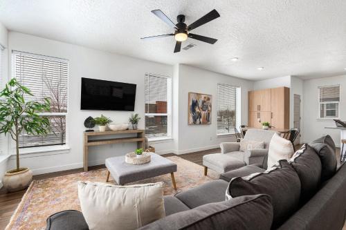 Draper Apartment | Stunning Modern Luxury Townhome in Central Locale