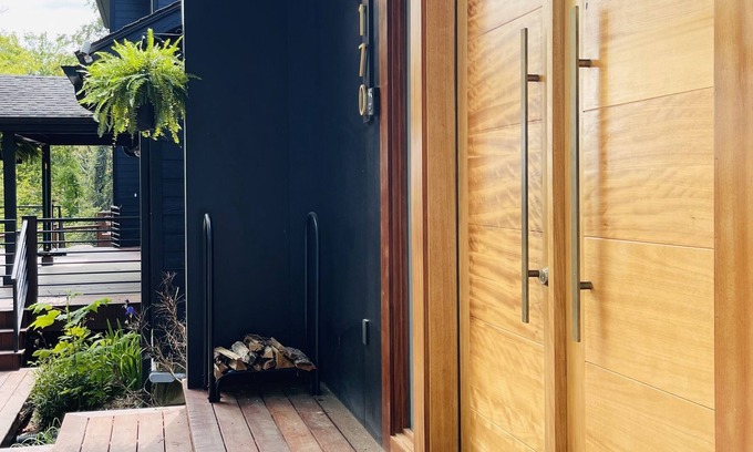 Kenilworth Cottage | Stunning Modern Mountain Cottage with Incredible Views – 5 Mins to Downtown