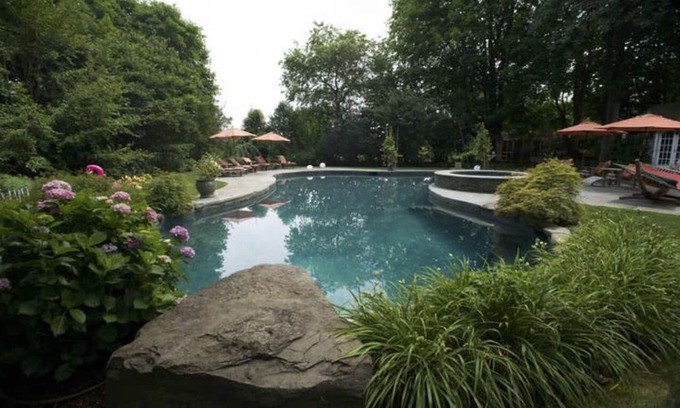 Bridgehampton House | STUNNING MODERN RE-CONSTRUCTED BARN, SHORT BIKE OR WALK TO VILLAGE AND BEACHES