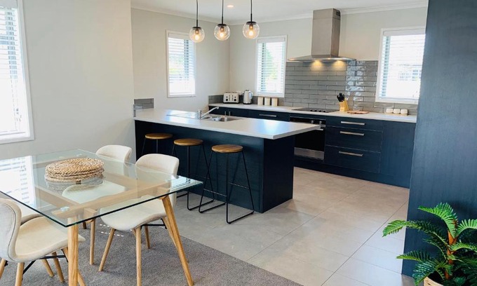 Hastings House | Stunning Modern Retreat