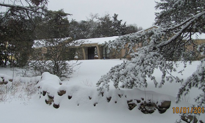 Montlake House | Stunning Mountain Lake, Private Forest, Beautiful 4 BR & 4 BA