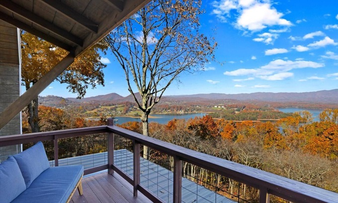 Hiawassee Cabin | Stunning mountain top panoramic view getaway cabin