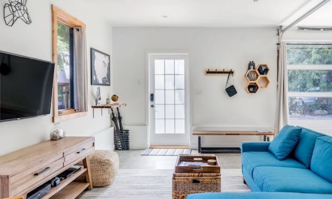 Port Angeles House | Stunning Mountain Views from an Exquisite Guest House!