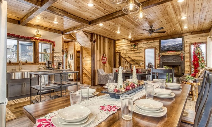 Chalet Village North Cabin | Stunning Mountain Views Brand New Cabin