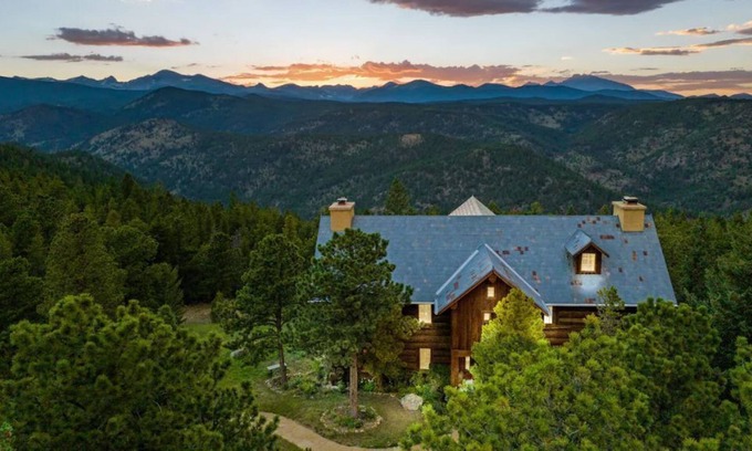 Gold Hill House | Stunning Mountain Views from Private & Tranquil Tudor Log Home