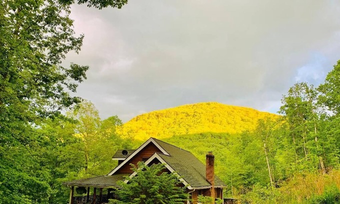 Elkton Cabin | Stunning Mountain Views, Hot Tub, Indoor and Outdoor Fireplace, and Game Room!