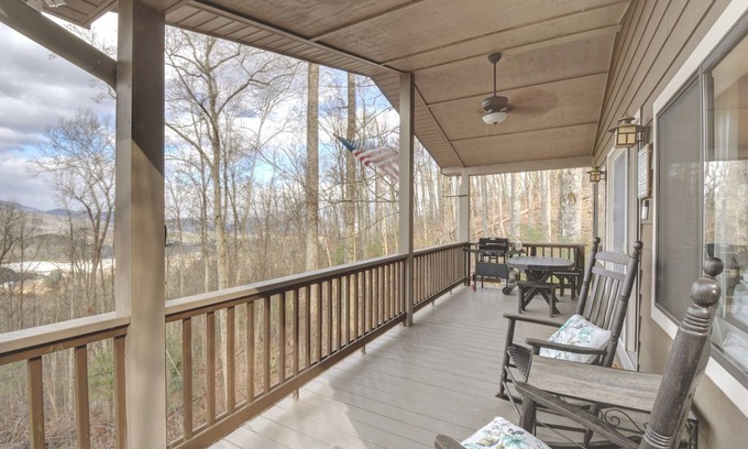 Rabun Gap House | Stunning Mtn Retreat-Unplug & Connect with Nature! Fire Pit, Hammocks, Hiking!