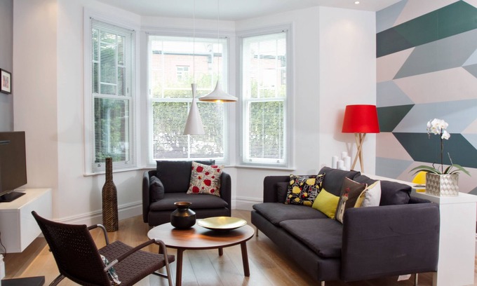 Queen's Park Apartment | STUNNING New 2BR 2BA Apartment 15min to Central