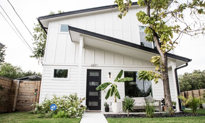 Montopolis House | Stunning new home in East Austin. Close to Down Town!