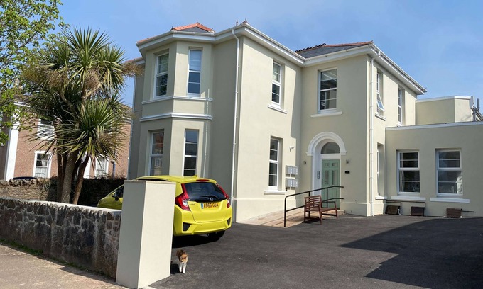 Torquay Apartment | Stunning, newly refitted apartment is a quiet location perfect for exploring all that The English Ri
