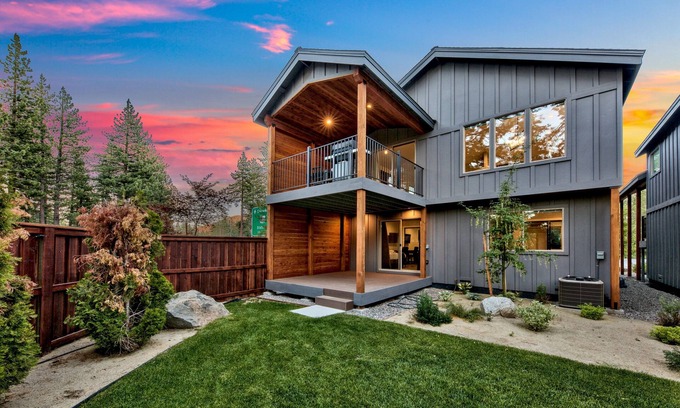 Y Area House | Stunning Newly Built Home Sleeps 10