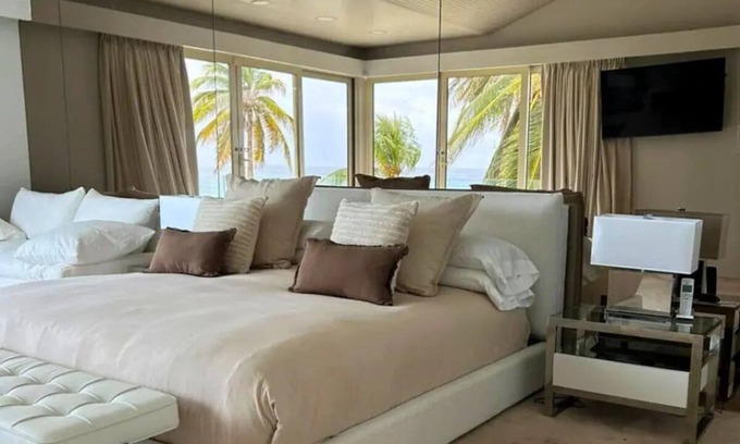 Palm Beach House | Stunning Oceanfront Villa, 8BR, Private Pool & Beach Access