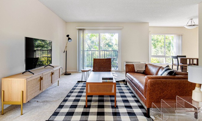 Palo Alto Apartment | Stunning Palo Alto 2BR w/ Gym, Pool, near 82, 101, and 280, by Blueground