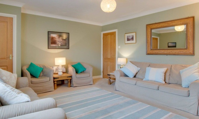 Wooler House | Stunning private villa for 8 guests with WIFI, TV, patio, pets allowed, panoramic view and parking