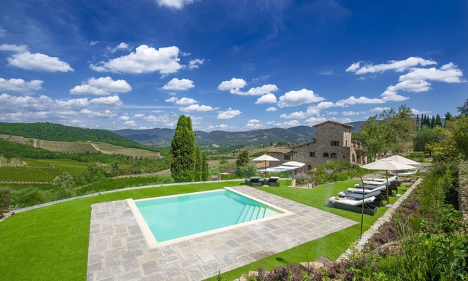 Panzano in Chianti Villa | Stunning private villa with WIFI, A/C, private pool, hot tub, TV, patio, close to Greve In Chianti