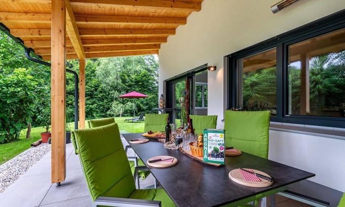 Maria Woerth House | Stunning private villa for 7 guests with WIFI, TV, terrace and pets allowed