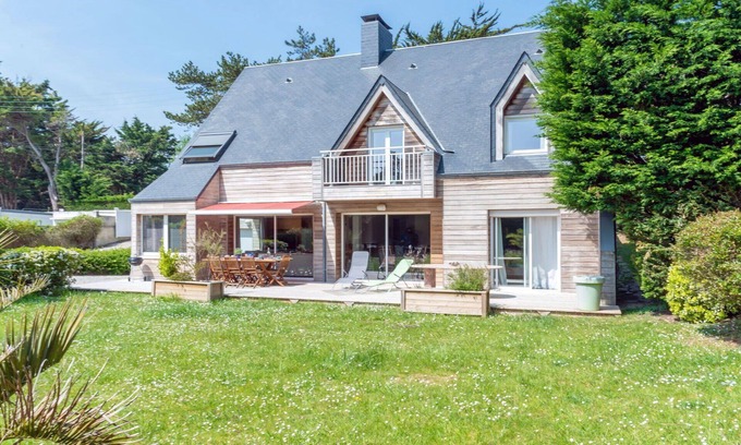 Agon-Coutainville House | Stunning private villa for 12 guests with TV, terrace, pets allowed and parking
