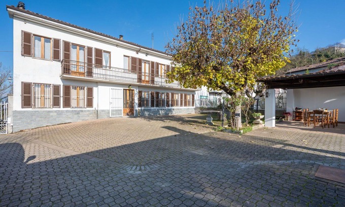 Rocca D'Arazzo House | Stunning private villa for 6 guests with WIFI, private pool, TV, patio and pets allowed