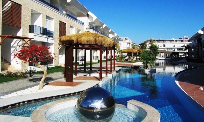 Side Apartment | Stunning private 2 bed home in great location and gated community