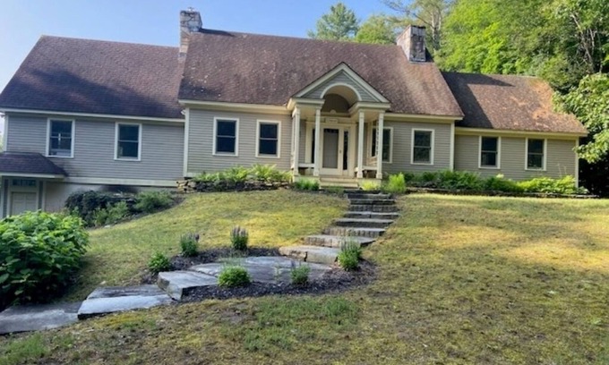 Arlington House | Stunning private Country home in Arlington, VT!