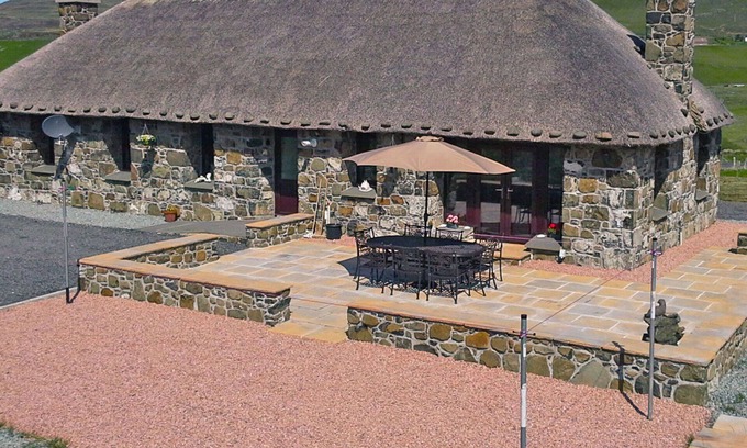 Uig House | Stunning private villa for 6 people with WIFI, TV and parking