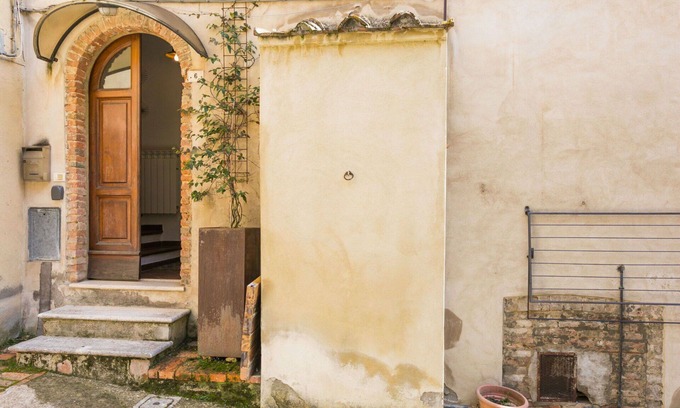 Montepulciano House | Stunning private villa for 4 guests with WIFI, TV, pets allowed and parking