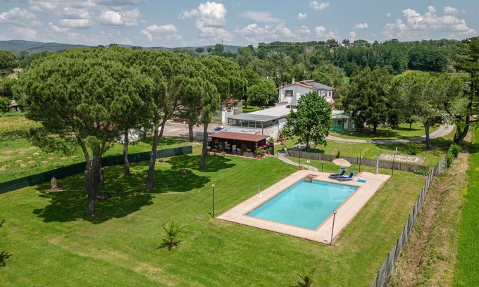Roccastrada House | Stunning private villa with WIFI, private pool, A/C, TV, patio, pets allowed and parking