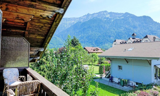 Interlaken House | Stunning private villa for 5 guests with WIFI, TV, patio, pets allowed, panoramic view and parking