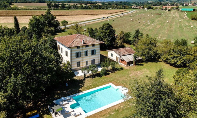 Scarperia e San Piero Villa | Stunning private villa for 16 guests with WIFI, private pool, TV, patio, pets allowed and parking