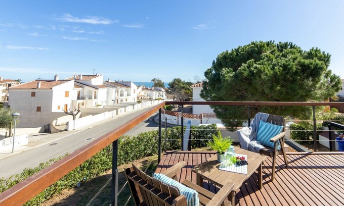 L'Ampolla House | Stunning private villa for 10 guests with A/C, WIFI, private pool, TV, patio and pets allowed