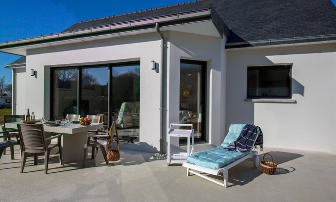 Beg-Meil House | Stunning private villa for 4 people with WIFI, TV, terrace, pets allowed and parking