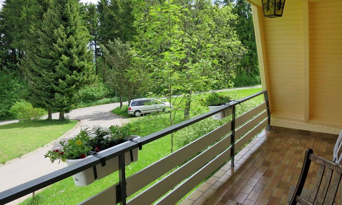 Wilhelmsdorf House | Stunning private villa for 4 people with WIFI, TV, terrace, pets allowed and parking