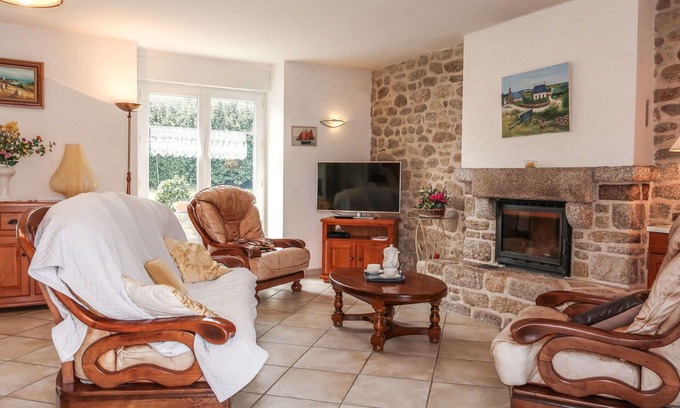 Ploemeur House | Stunning private villa for 4 people with TV and pets allowed