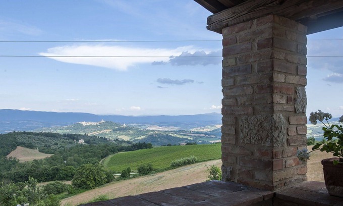 Todi Villa | Stunning private villa for 8 guests with WIFI, private pool, TV and panoramic view
