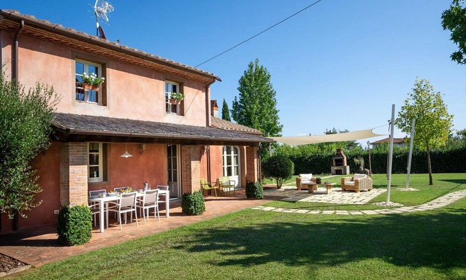 Castelvecchio Villa | Stunning private villa with WIFI, A/C, private pool, TV, veranda and parking, close to Lucca