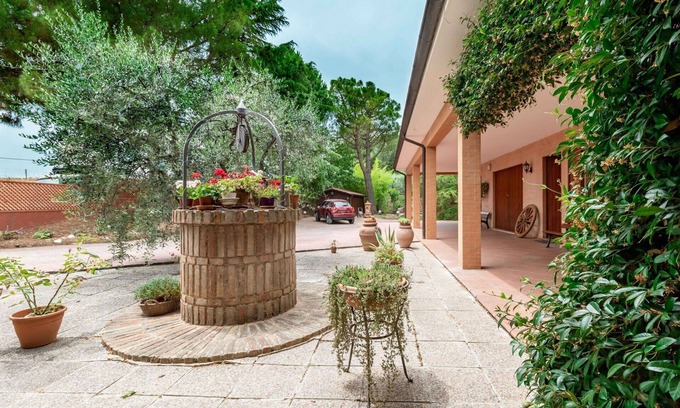 Carassai Villa | Stunning private villa for 8 people with WIFI, A/C, TV, patio, panoramic view and parking