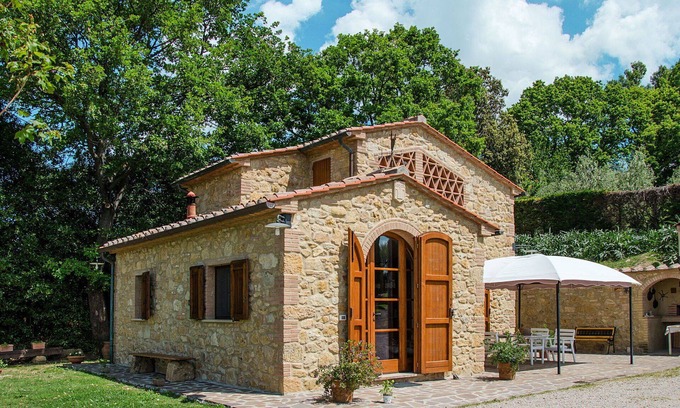 Volterra House | Stunning private villa for 2 people with WIFI, TV, terrace and parking