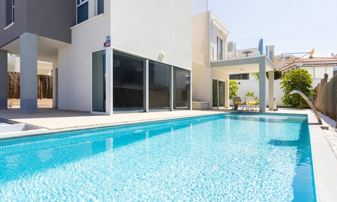 Playa Paraiso Villa | Stunning private villa for 6 guests with private pool, terrace, panoramic view and parking