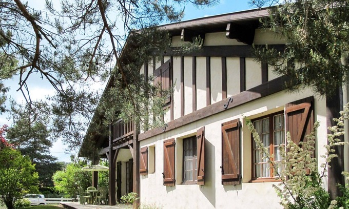 Linxe House | Stunning private villa for 6 guests with WIFI, TV, terrace and parking