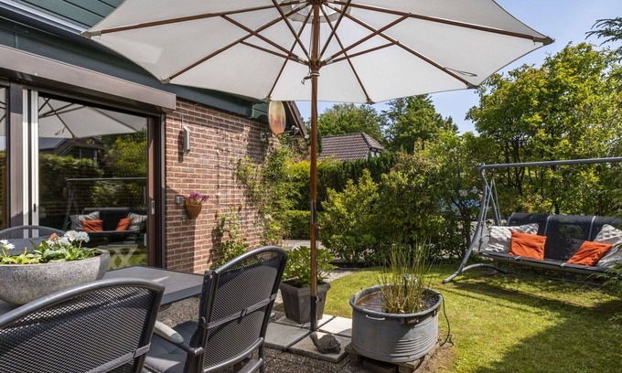 Wolphaartsdijk House | Stunning private villa for 4 people with WIFI, TV, terrace, pets allowed and parking