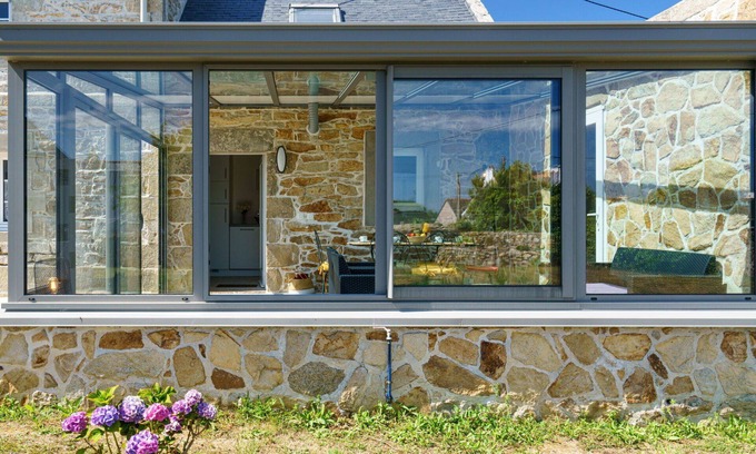 Plogoff House | Stunning private villa for 6 guests with TV, terrace and pets allowed