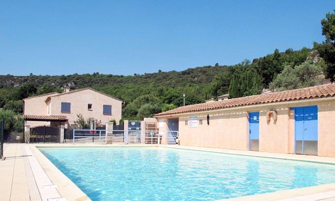 Quinson House | Stunning private villa for 4 guests with pool, TV and terrace