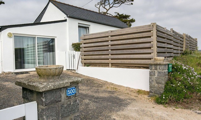 Santec House | Stunning private villa for 4 people with TV, terrace and parking