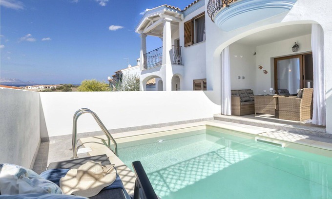 Tanaunella House | Stunning private villa for 4 guests with A/C, private pool, WIFI, TV and patio