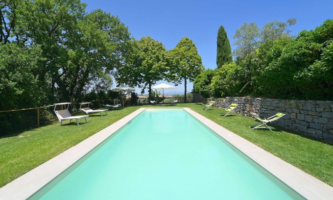 Paciano Villa | Stunning private villa for 8 people with WIFI, hot tub, private pool, TV, balcony and pets allowed