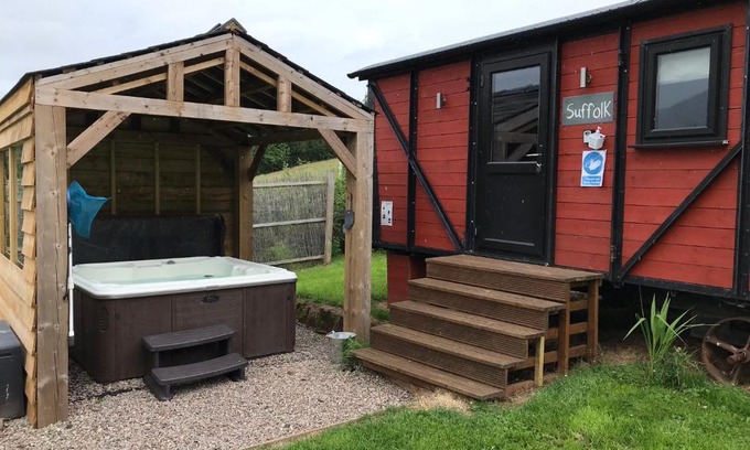 Longtown Apartment | Stunning railway carriage with private hot tub