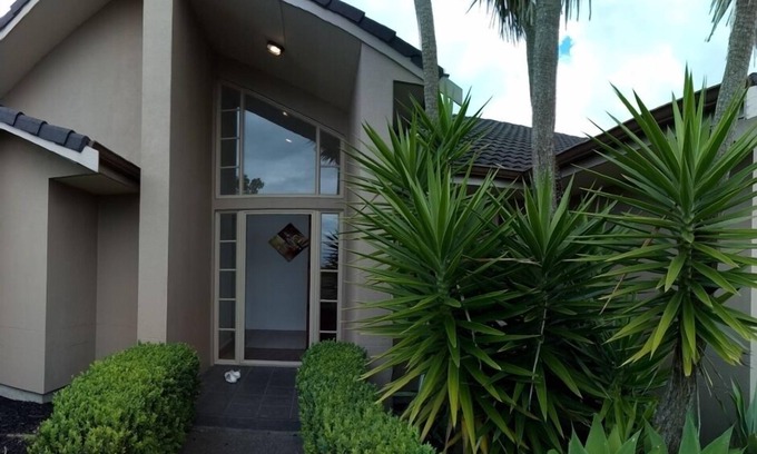 East Tamaki Heights House | Stunning Relax Quiet Holiday Home