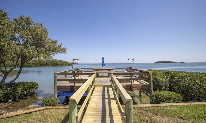 Tierra Verde Condo | Stunning Remodel & Kitchen, On the Bay, Close to Beach, available January 2025