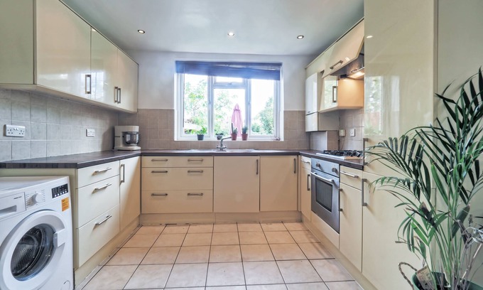Bowes Apartment | Stunning Riverside 1-bed Apartment in North London
